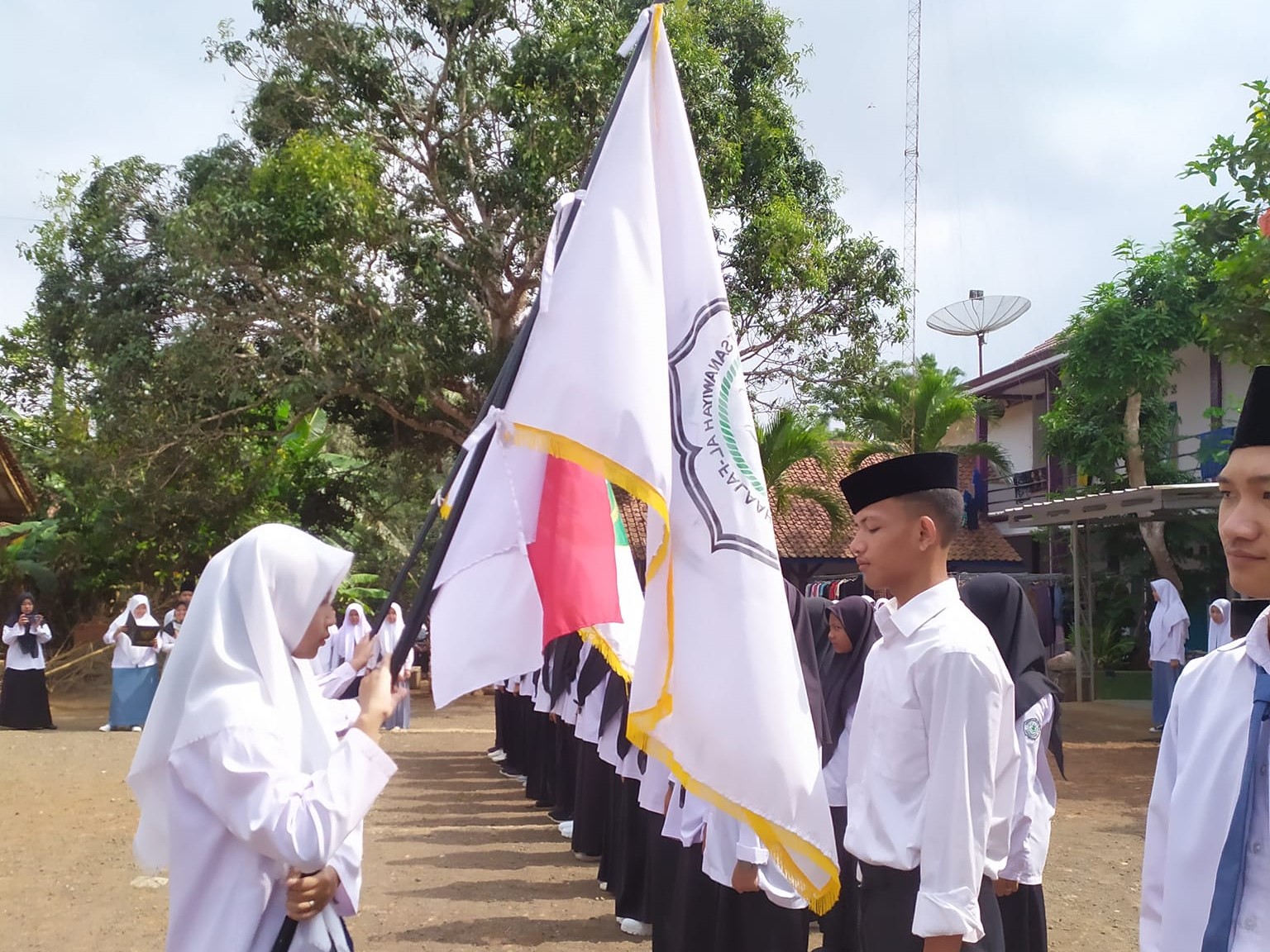PELANTIKAN PENGURUS OSIS MA AL FALAAH PERIODE 2023/2024 PELANTIKAN PENGURUS OSIS MA AL FALAAH PERIODE 2023/2024