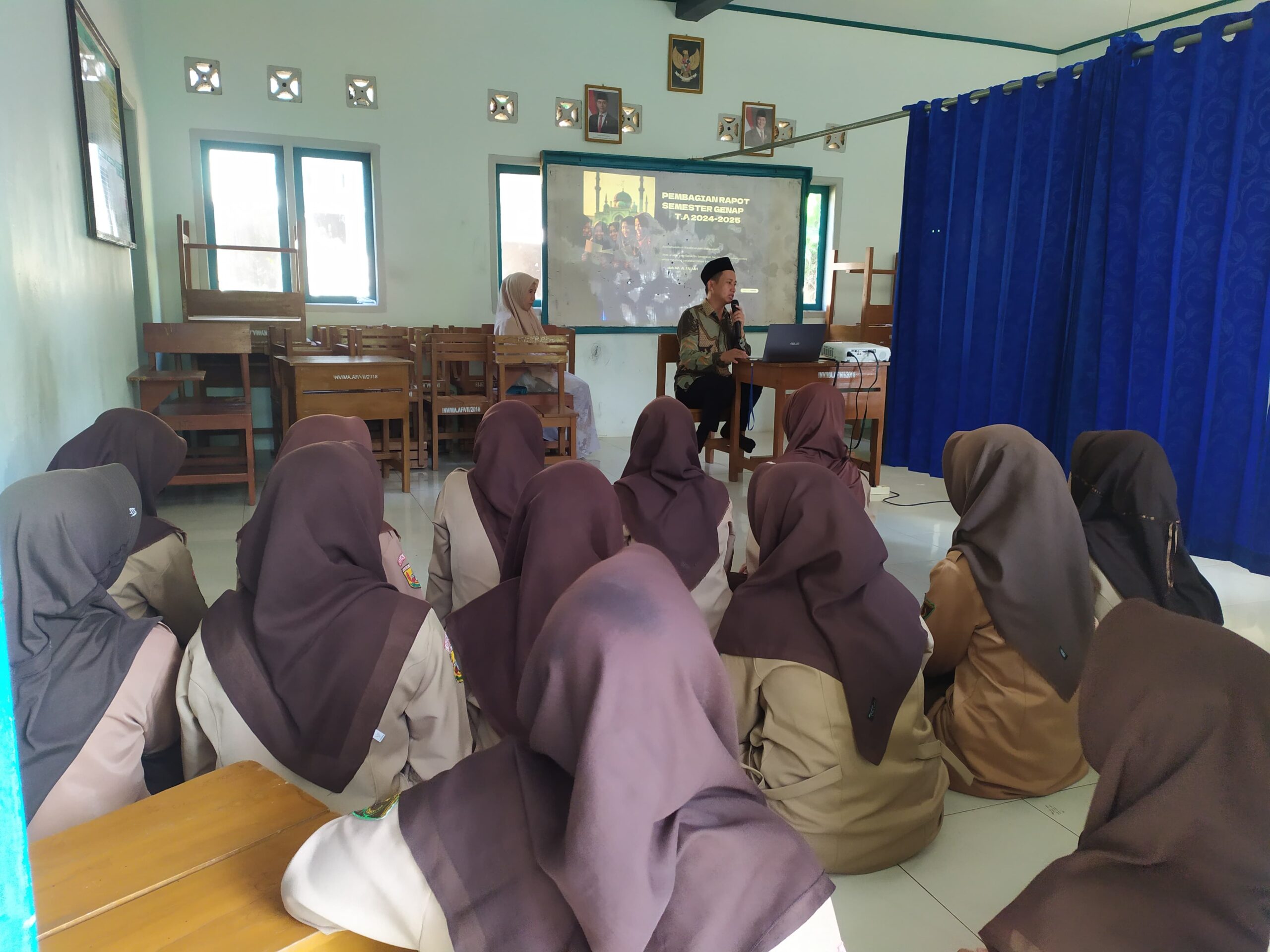 MA Al Falaah Tekankan Pentingnya Akhlak dan Etika dalam Acara Pembagian Rapor Semester Genap MA Al Falaah Tekankan Pentingnya Akhlak dan Etika dalam Acara Pembagian Rapor Semester Genap